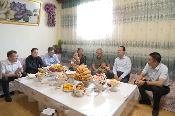 助扶1.jpg 助扶1.jpg